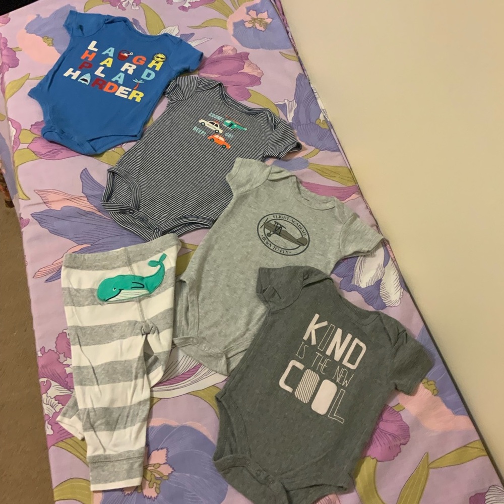 Like New Lot 5 Pz Baby Clothes Onesies
